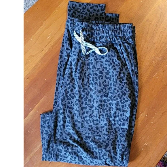 Thread & Supply Women's Pajama Joggers Leopard Print Size Medium - Picture 1 of 4